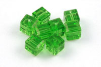 Glasperle Wrfel 8 x 8 mm grn