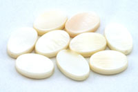 Perlmutt Oval klein 15 x 10 x 4 mm perlmutt weiss